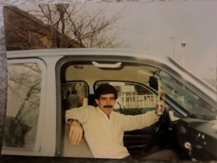 41 yıl &ouml;nce iş kurmak i&ccedil;in sattığı ve i&ccedil;inde ukde kalan ilk otomobili