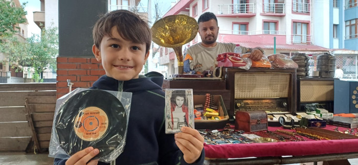 Taş plaklar teknolojiye meydan okuyor