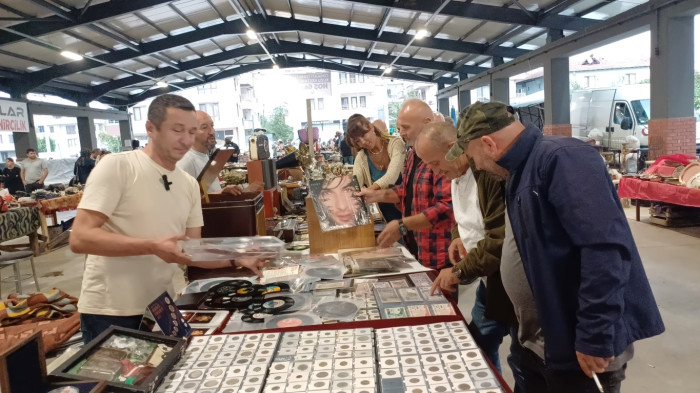 Taş plaklar teknolojiye meydan okuyor