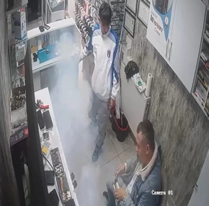 Batarya tamir edilirken alev aldı