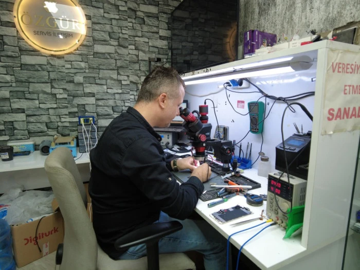 Batarya tamir edilirken alev aldı