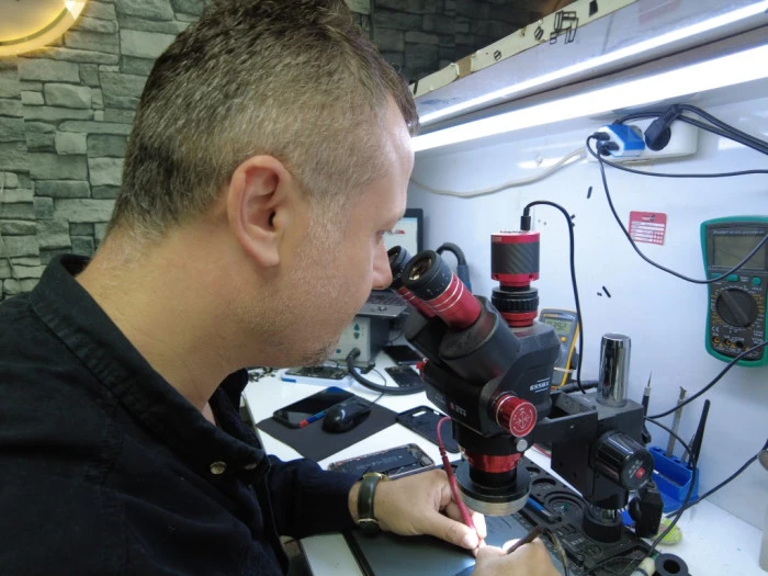 Batarya tamir edilirken alev aldı