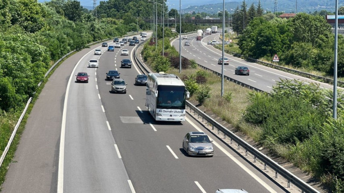 TEM Otoyolu Düzce geçişinde akıcı yoğunluk yaşanıyor.