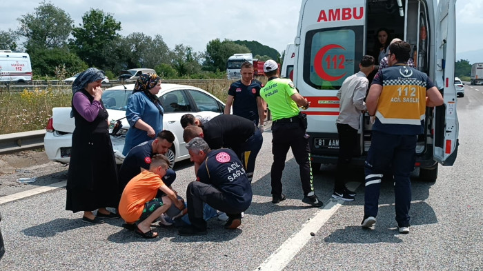 TEM otoyolu küçük Melen köprüsü üzeri Ankara istikametine zincirleme trafik kazası
