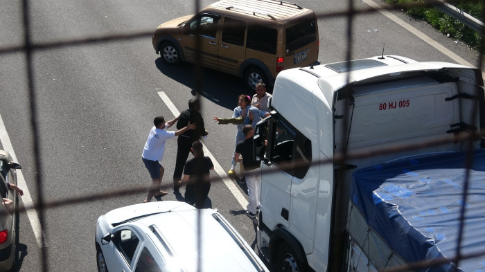 TEM’in Bolu geçişinde yumruk yumruğa kavga