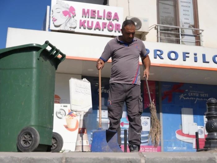 Temizlik İş&ccedil;ileri Buldukları C&uuml;zdanları İade Etti