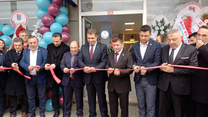 Trabzonlular derneğine yeni yerine muhteşem törenle kavuştu