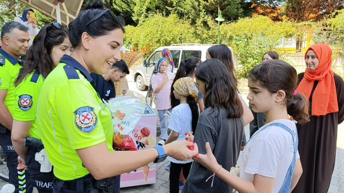 Önce eğitim sonra dondurma ikramı