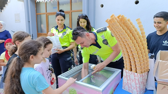 Önce eğitim sonra dondurma ikramı