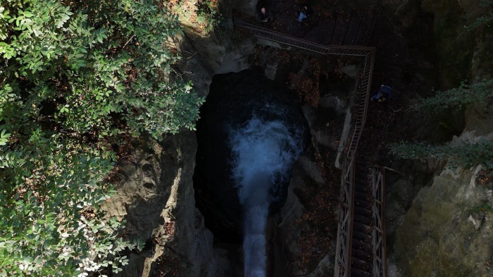 Samandere Şelalesi sonbahar renkleriyle ziyaretçilerini ağırlıyor