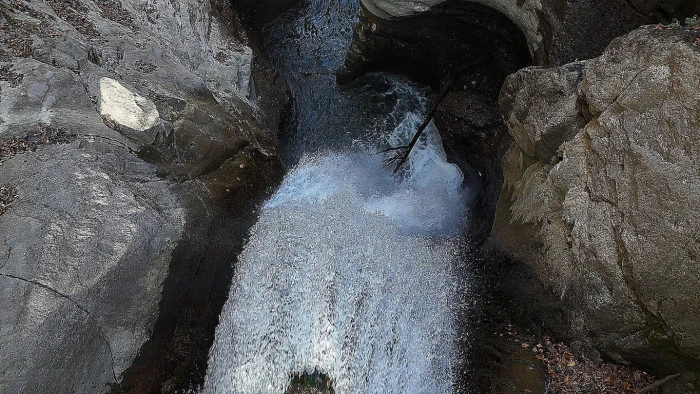 Samandere Şelalesi sonbahar renkleriyle ziyaretçilerini ağırlıyor
