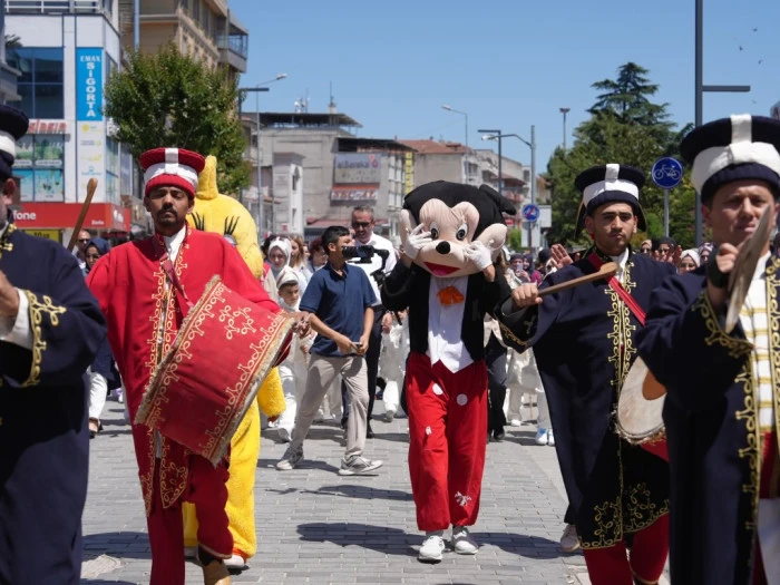 Sünnet şöleni şehirde bayram havası estirdi