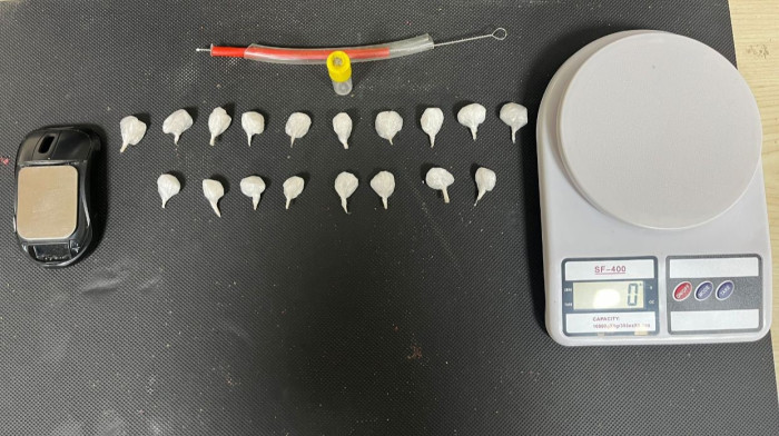 Otomobiliyle uyuşturucu kuryeliği yaparken yakalandı!