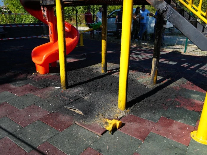 Vandallar &ccedil;ocuk oyun parkını yaktı