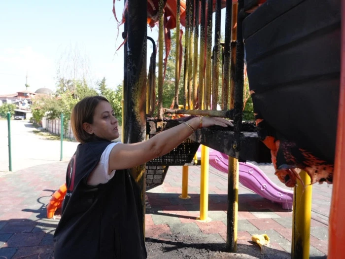 Vandallar &ccedil;ocuk oyun parkını yaktı