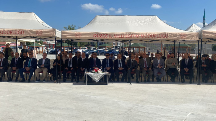 Şehrin en büyük ortaokulu Törenle hizmete açıldı