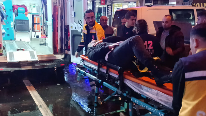 Minibüsle motosiklet çarpıştı;1 Yaralı