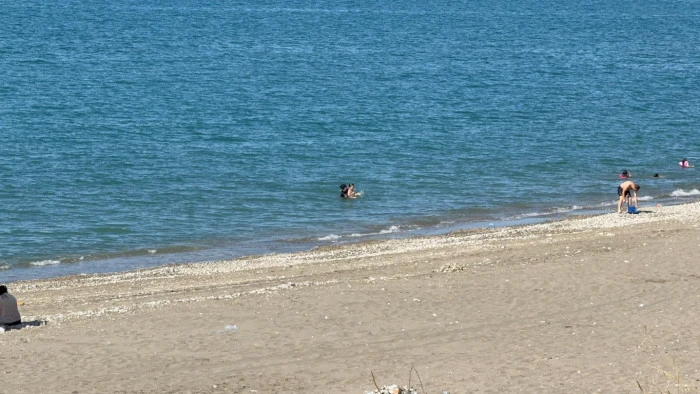 Akçakoca'da sahiller boş kaldı