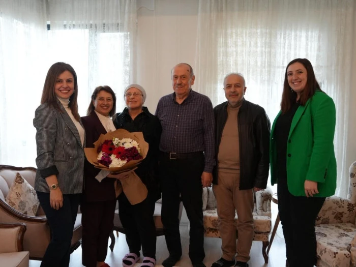 Y&uuml;rek ısıtan anlar! D&uuml;zce&rsquo;de yaşlılara &ouml;zel ziyaret