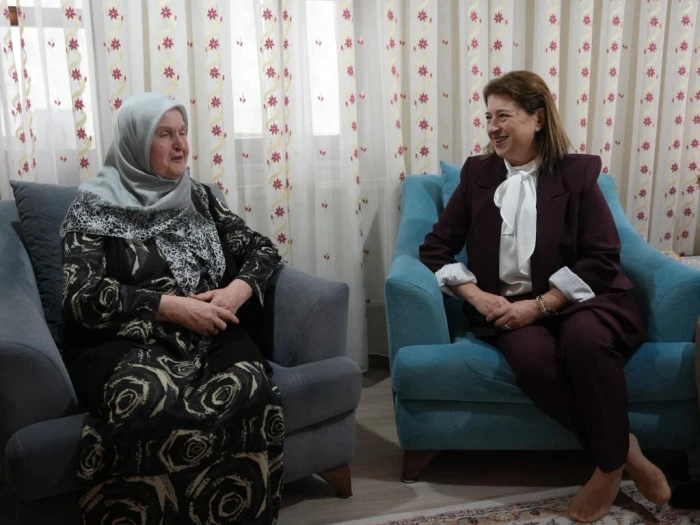 Y&uuml;rek ısıtan anlar! D&uuml;zce&rsquo;de yaşlılara &ouml;zel ziyaret