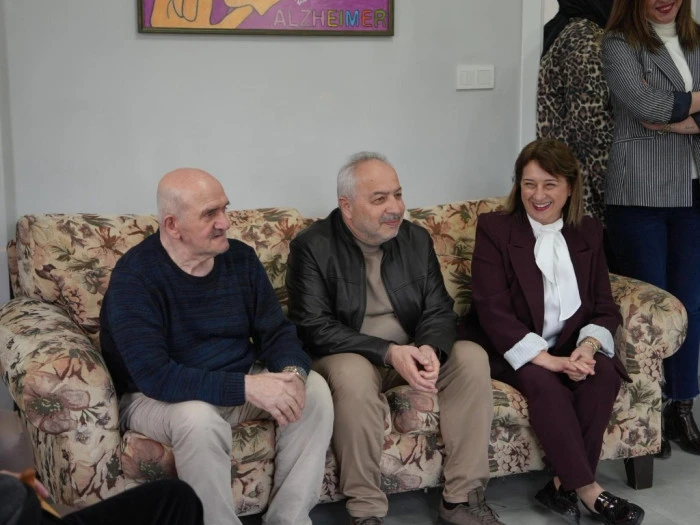 Y&uuml;rek ısıtan anlar! D&uuml;zce&rsquo;de yaşlılara &ouml;zel ziyaret