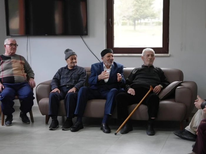Y&uuml;rek ısıtan anlar! D&uuml;zce&rsquo;de yaşlılara &ouml;zel ziyaret