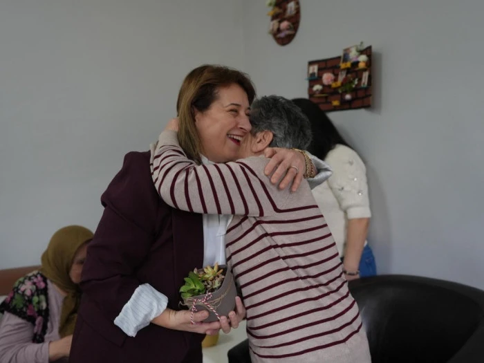 Y&uuml;rek ısıtan anlar! D&uuml;zce&rsquo;de yaşlılara &ouml;zel ziyaret