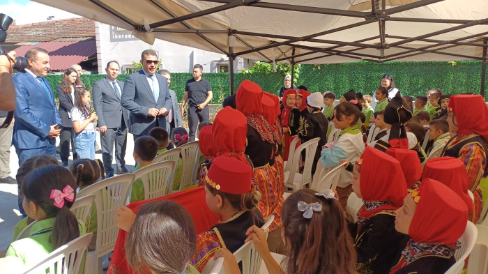 Yeni eğitim yılına açılan okullarında girdiler!