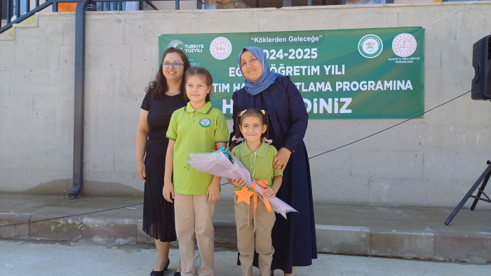 Yeni eğitim yılına açılan okullarında girdiler!