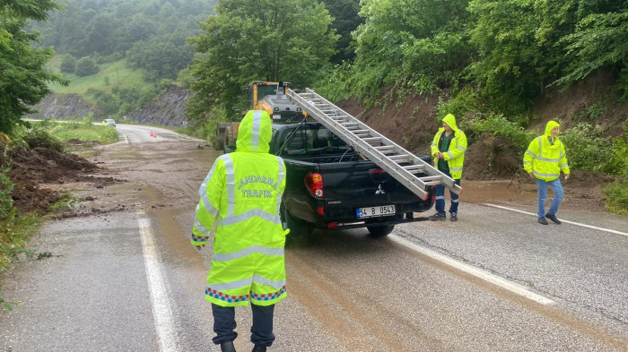 Yığılca yolu yağış nedeniyle yol kapandı