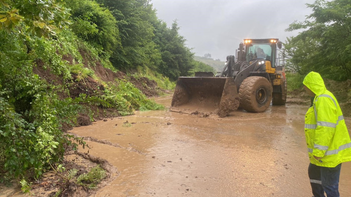 Yığılca yolu yağış nedeniyle yol kapandı