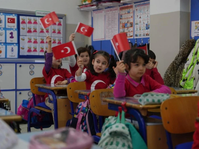 D&uuml;zce'de bayrak sevgisine destek