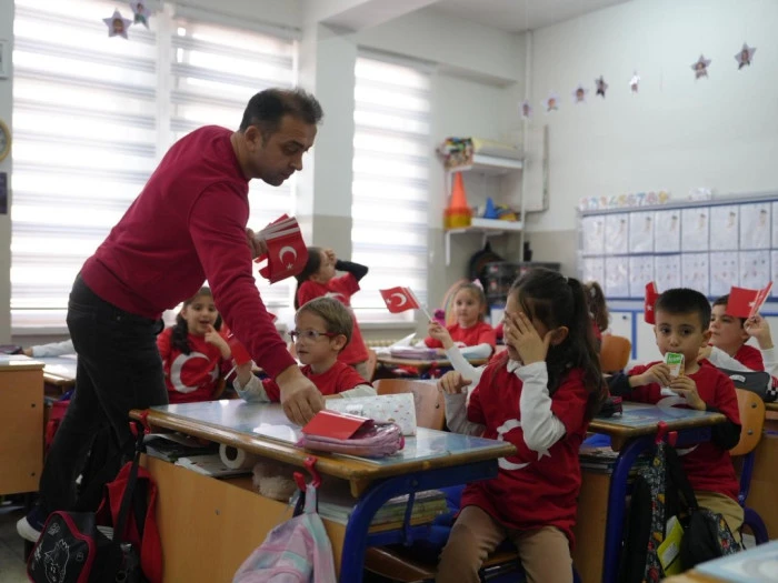 D&uuml;zce'de bayrak sevgisine destek