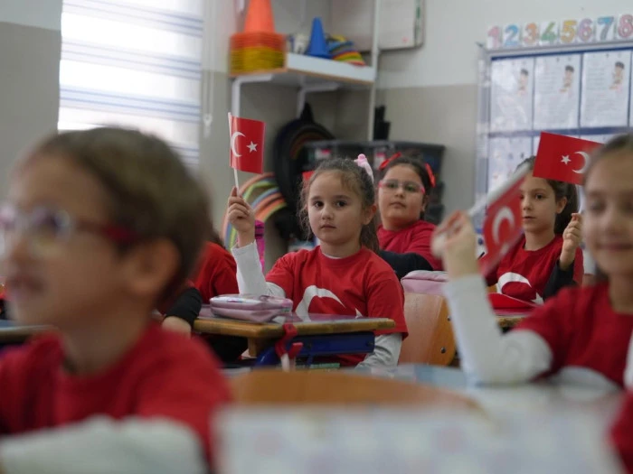 D&uuml;zce'de bayrak sevgisine destek