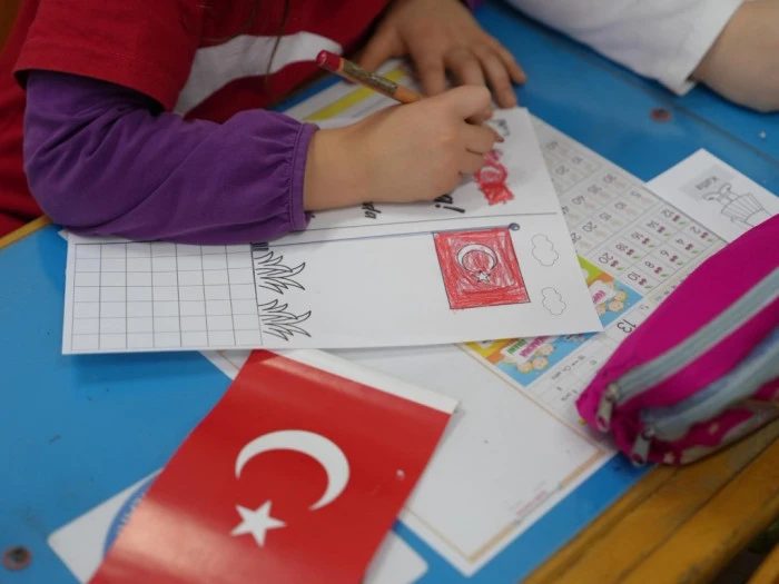 D&uuml;zce'de bayrak sevgisine destek