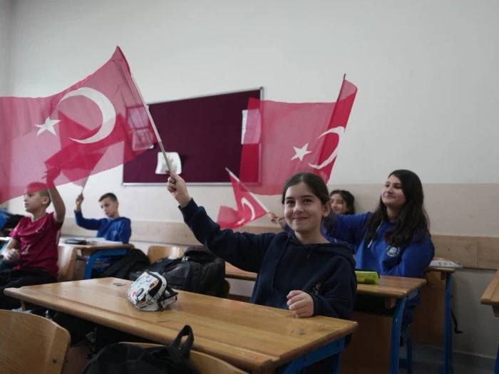 D&uuml;zce'de bayrak sevgisine destek