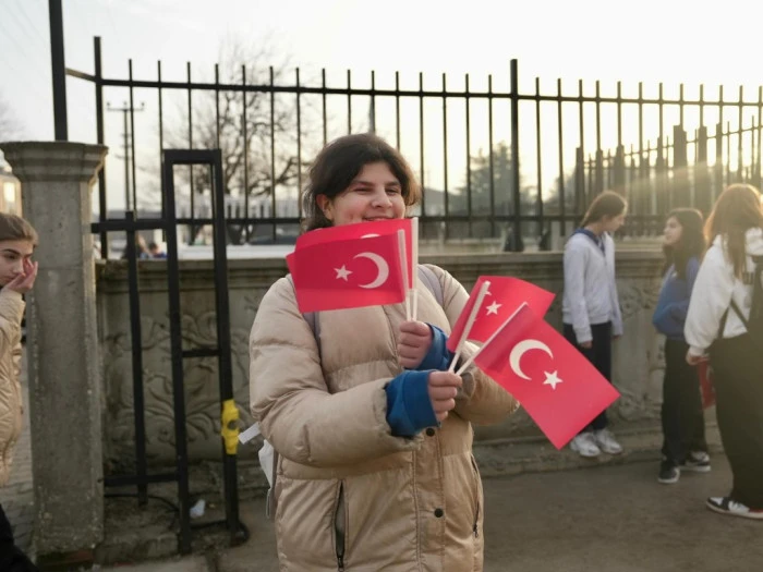 D&uuml;zce'de bayrak sevgisine destek