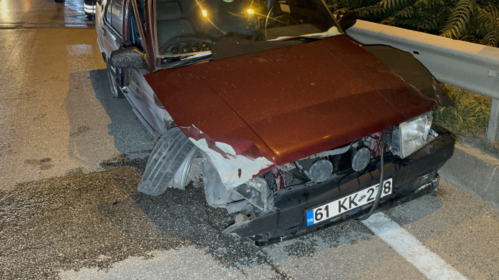 6 aracın karıştığı zincirleme kazada 4 kişi yaralandı