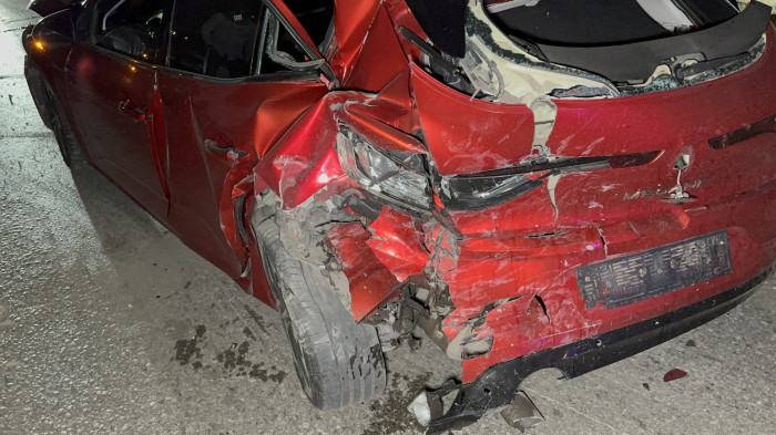 6 aracın karıştığı zincirleme kazada 4 kişi yaralandı