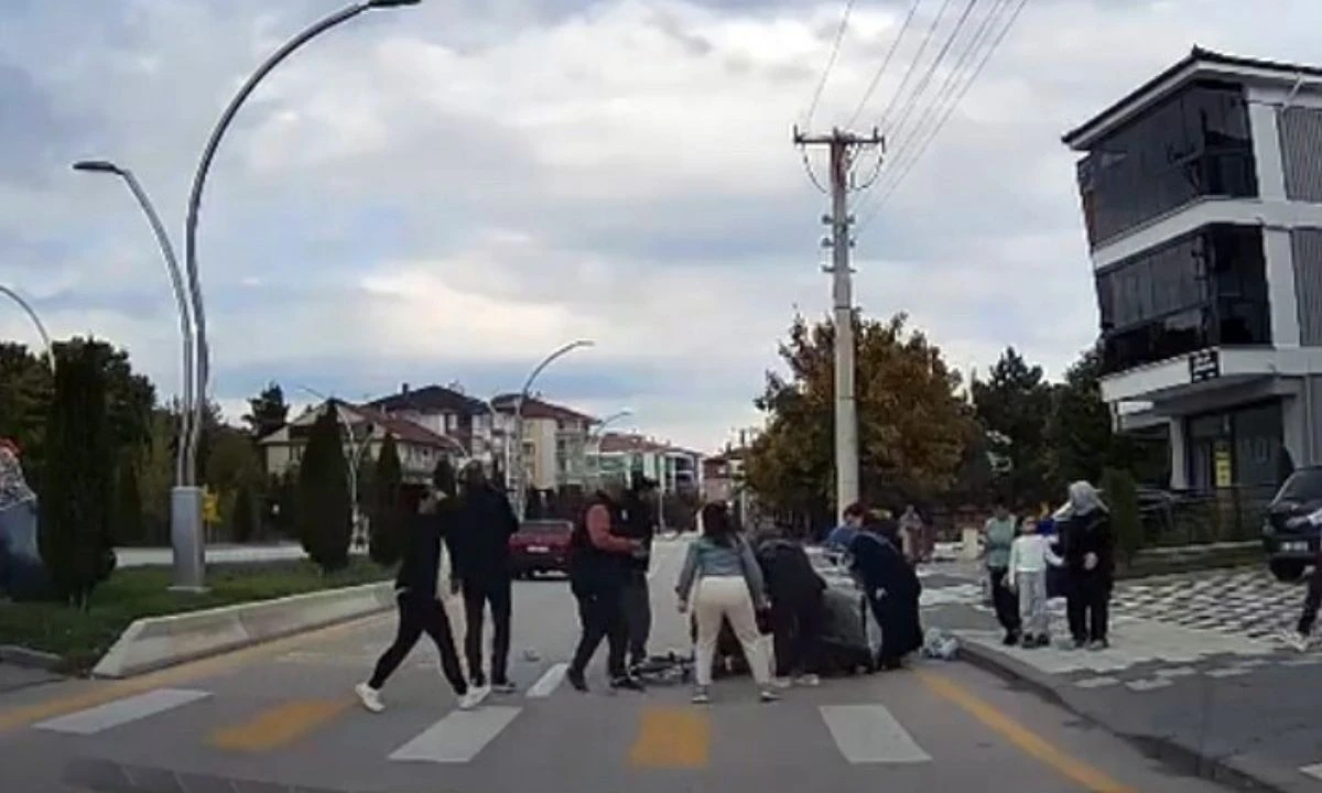 4 Yaşındaki H.M.B.'ye Otomobil: Kaza Videosu 