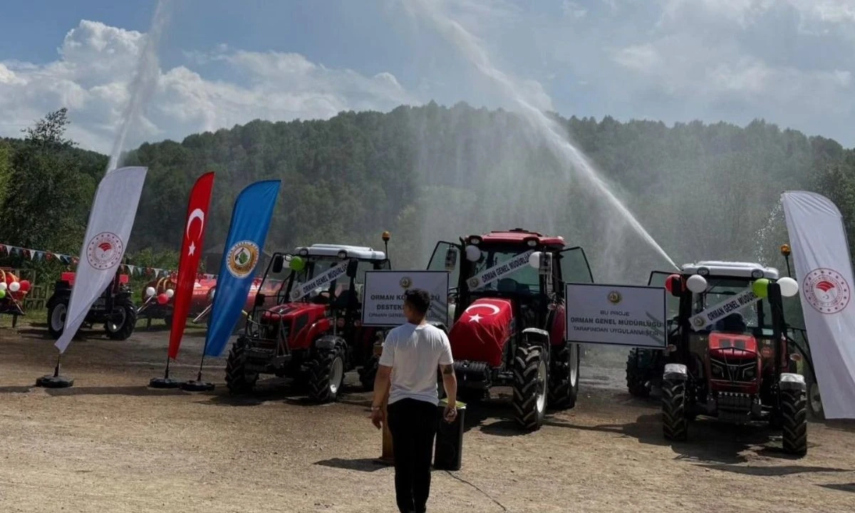 42 Destek Birden! K&ouml;yl&uuml;lere Trakt&ouml;r ve Tanker Verildi