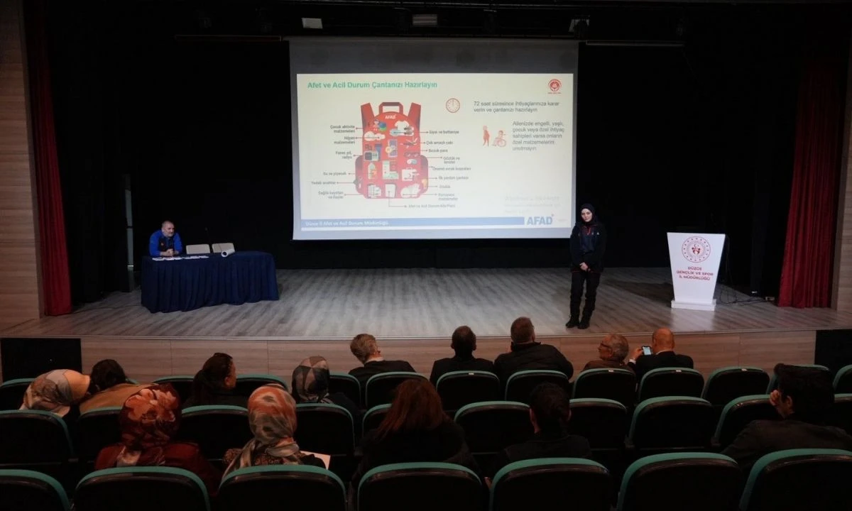 AFAD Düzce Yurt Personeline Afet Eğitimi Verdi