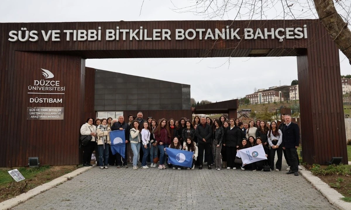 Ak&ccedil;akoca &Ouml;ğrencileri Botanik Bah&ccedil;esini Gezdi