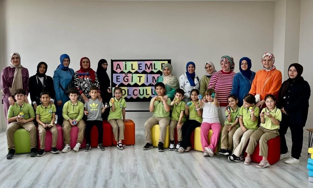 Anneler bu sefer okulda çocuklarıyla ders yaptı