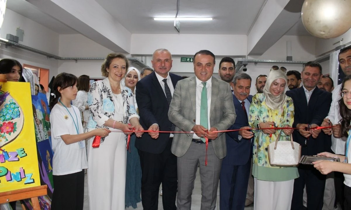 Atatürk ortaokulunda kütüphane açıldı