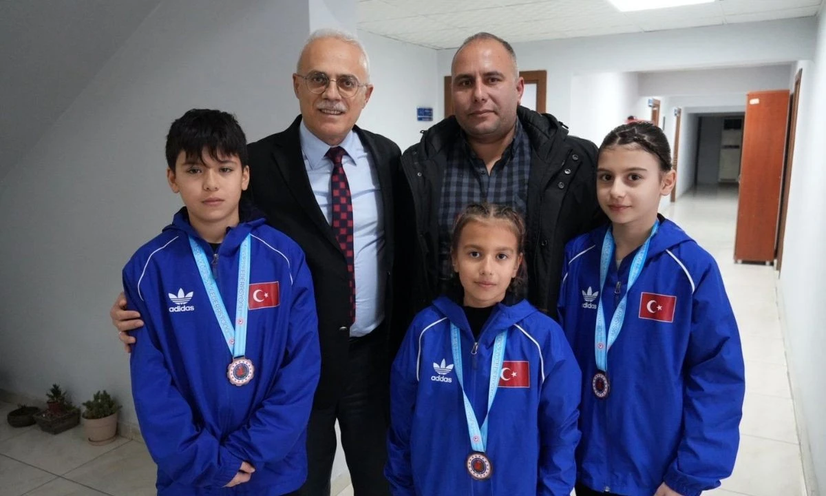 Avrupa Wushu Dereceleri D&uuml;zce Gen&ccedil;lik M&uuml;d&uuml;r&uuml;n&uuml; Gururlandırdı