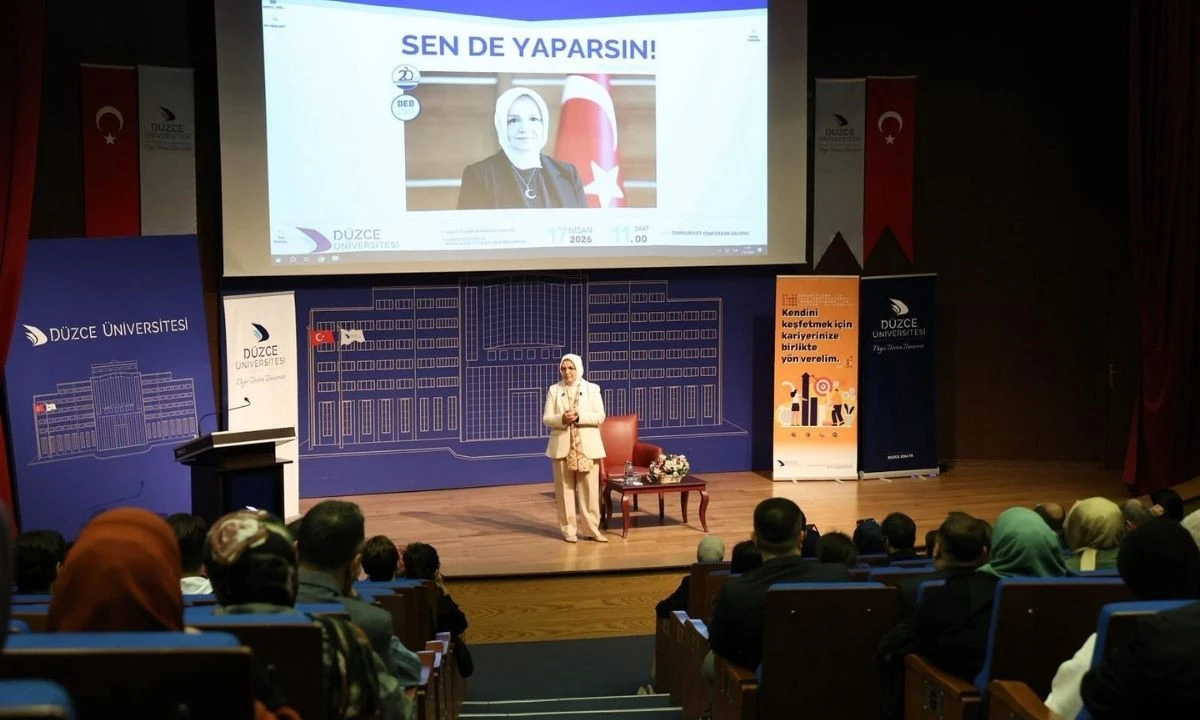 Ayşe Keşir D&uuml;zce &Uuml;niversitesi&rsquo;nde Konuştu! Gen&ccedil;lere Kritik Tavsiyeler