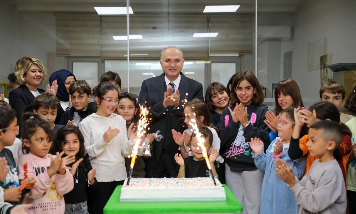 Başkan özlü çocuk üniversitesini ziyaret etti