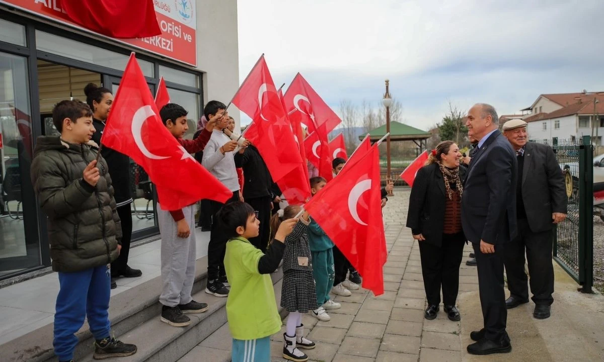 Başkan &Ouml;zl&uuml; Enstr&uuml;man Kurslarını Ziyaret Etti