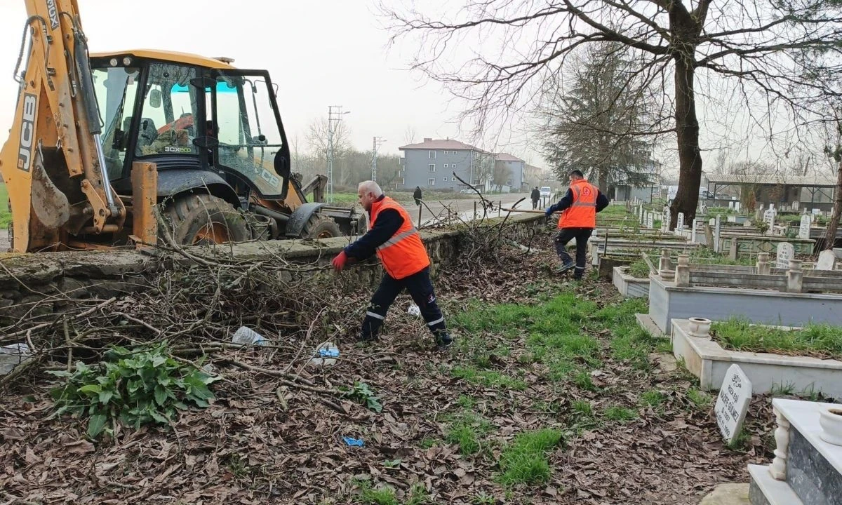 Bayrama kadar t&uuml;m mezarlıklar temizlenecek